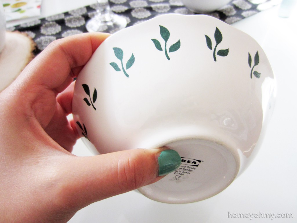 Bowl with green leaves design