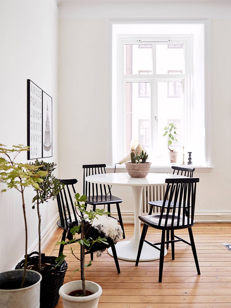 White tulip table and black chairs