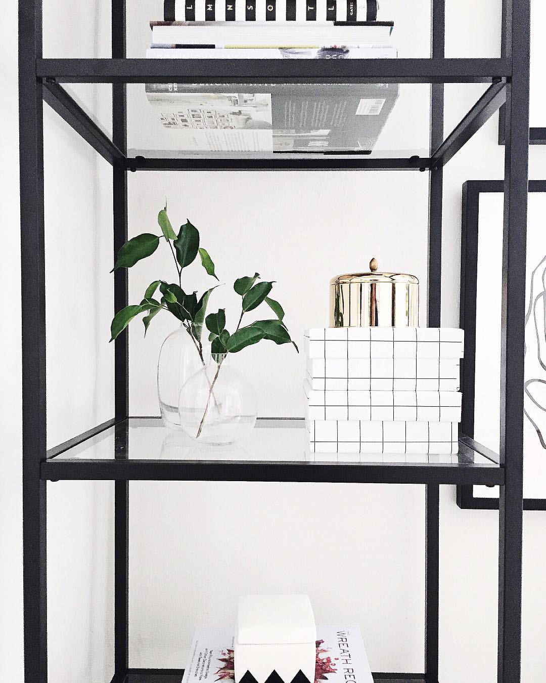 simple shelfie